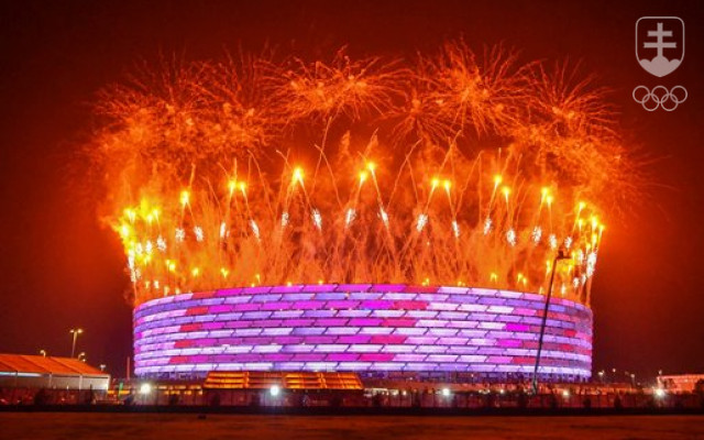 Záverečný ohňostroj nad Národným štadiónom v Baku. FOTO: JÁN SÚKUP, SOV
