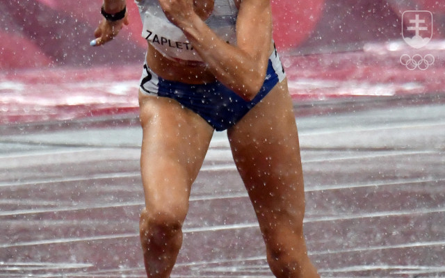 Semifinálové behy na 400 m prekážok žien poznačil hustý lejak.