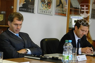 Zľava predseda ČOV Jiří Kejval a generálny sekretár ČOV Petr Graclík. FOTO: ĽUBOMÍR SOUČEK