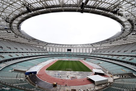 Národný štadión v Baku je už pred dokončením. FOTO: BEGOC