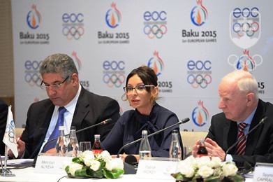 Fotografia z otvorenia zasadnutia koordinačnej komisie: zľava výkonný riaditeľ BEGOC Azad Rahimov, prezidentka BEGOC a prvá dáma Azerbajdžanu Mehriban Alijevová a prezident EOV Patrick Hickey. FOTO: BEGOC