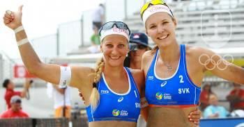 Dominika Nestarcová (vľavo) a Natália Dubovcová. FOTO: TASR/FIVB