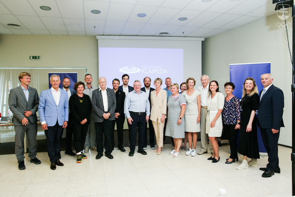 Účastníci prvého regionálneho seminára iniciovaného Európskymi olympijskými akadémiami (EOA) v rámci stratégie rozvoja v Klaipede. 