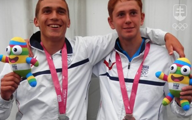 Naši vodácki medailisti - strieborný Jakub Grigar (vľavo) a bronzový Marko MIrgorodský. FOTO: ĽUBOMÍR SOUČEK