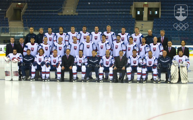 Snímka z oficiálneho fotografovania hokejovej reprezentácie Slovenska na MS 2011 v ľadovom hokeji 2. mája 2011 v Bratislave.