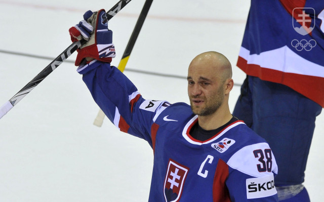 Pavol Demitra  sa lúči s reprezentačnou kariérou po stretnutí Slovensko - Dánsko na hokejových MS 9. mája 2011 v Bratislave.