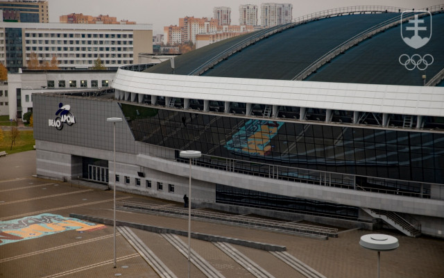 Dráhová cyklistika: Velodrom
Velodrom, ktorý hostil aj majstrovstvá sveta 2013, sa nachádza v rozsiahlom športovom komplexe v areáli Minsk Areny (súčasťou veľkolepého komplexu je aj rýchlokorčuliarsky štadión). Leží 13 km od AVL. Ovál má dĺžku 250 m, šérku 7,5 m, najvyšší sklon dosahuje 41 stupňov. Do hľadiska sa zmestí 2000 divákov.