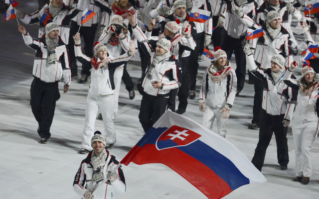 Vlajkonosič Zdeno Chára so slovenskou zástavou na otváracom ceremoniáli XXII. zimných olympijských hrách v Soči 7. februára 2014