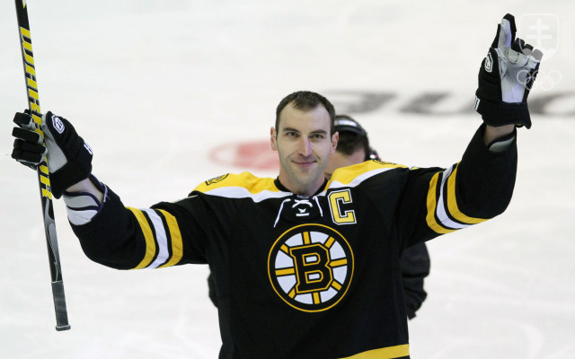 Slovenský obranca Zdeno Chára z Bostonu Bruins stal už piatykrát v rade najtvrdším strelcom zámorskej hokejovej NHL počas súťaží zručností v rámci exhibičného víkendu All Stars 2012.