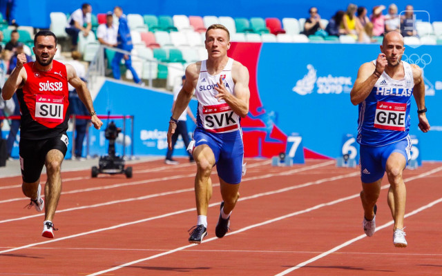 Ján Volko si beží po víťazstvo v behu na 100 m v prvom bloku súťaže DNA.