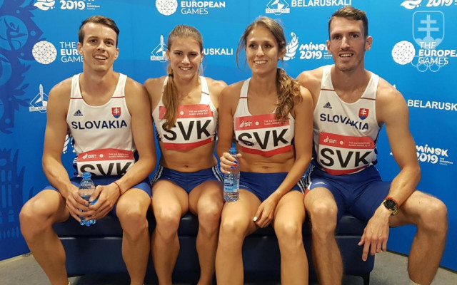 Členovia slovenskej miešanej štafety na 4x400 m (zľava) Šimon Bujna, Daniela Ledecká, Alexandra Štuková a Martin Kučera. 