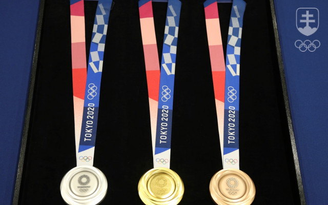 Olympijské medaily pre Tokio 2020 z prednej strany.