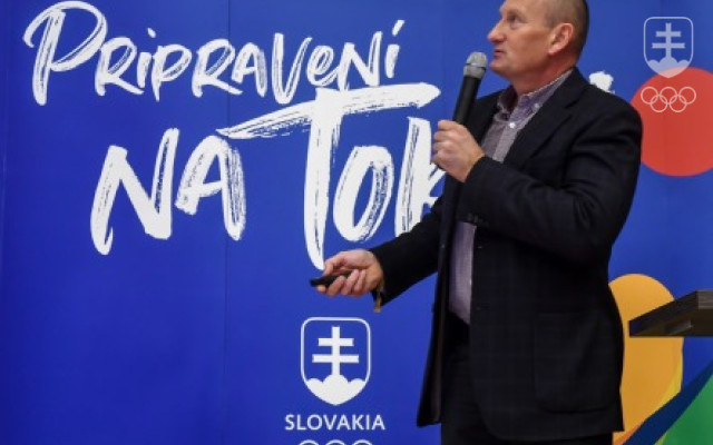 Športový riaditeľ SOŠV Roman Buček počas úvodnej prezentácie.