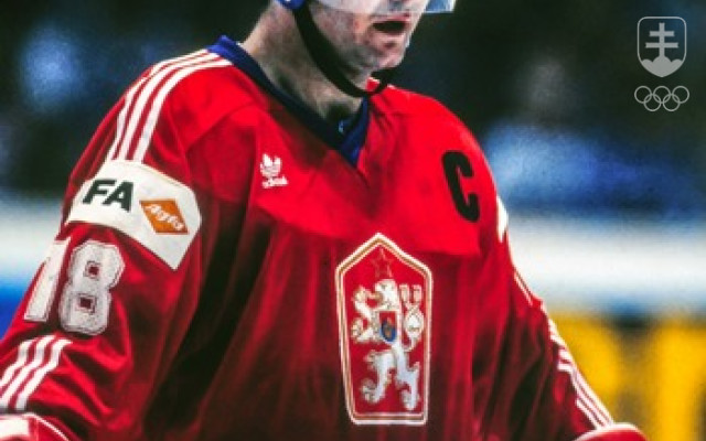 Dárius Rusnák  na majstrovstvách sveta 1985 v Prahe, kde ako kapitán tímu ČSSR zdvihol nad hlavou trofej pre majstrov sveta.