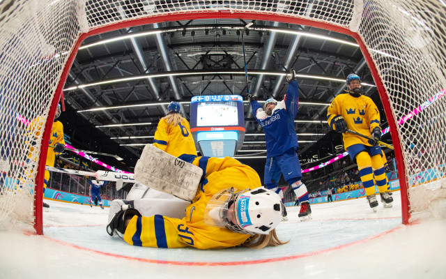 Slovenská hokejová reprezentácia hráčok do 16 rokov dnes odohrala svoj prvý zápas na III. zimných olympijských hrách mládeže.