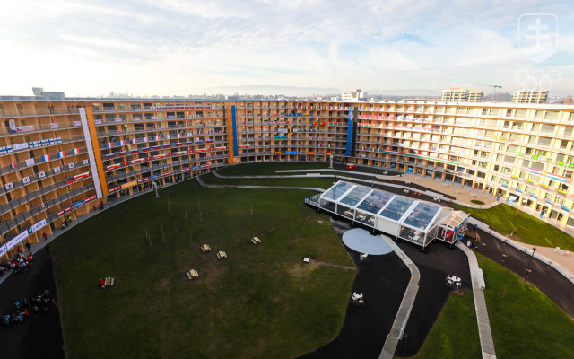 Vortex je viac ako 27 metrov vysoká prstencovitá konštrukcia je tvorená 952 ubytovacími jednotkami.