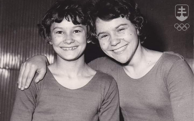 Sestry Krajčírové - vľavo Marika, vpravo Dáša - v čase, keď obe boli v juniorskej reprezentácii ČSSR športových gymnastiek.