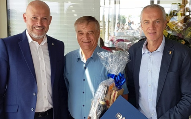 Jozef Pribilinec s gratulantmi Antonom Siekelom a Jozefom Libom.