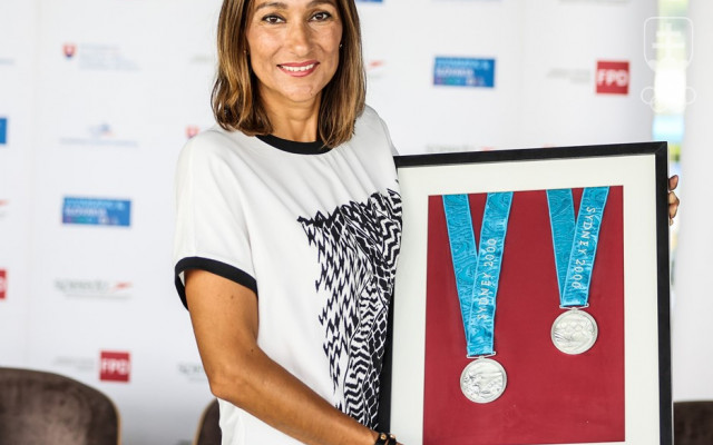 Martina Moravcová si na tlačovku do Šamorína priniesla zarámované dve strieborné olympijské medaily zo Sydney.