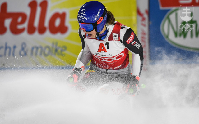 Petra Vlhová po skončení paralelného obrovského slalomu Svetového pohára v rakúskom stredisku Lech-Zürs. 