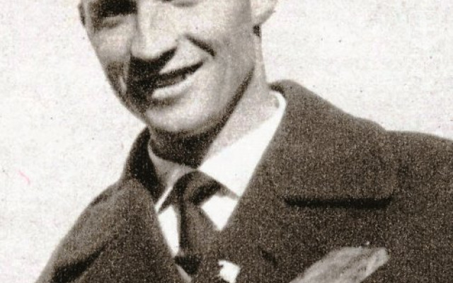 Karol Divín so striebornou olympijskou medailou zo Squaw Valley 1960.