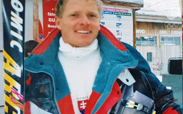 Vladimír Kovár zhruba vo veku 17 rokov ako člen reprezentačného tímu mužov Slovenska v období prípravy na ľadovci v Hintertuxe. Na večnosť sa odobral veľmi mladý, len vo veku 42 rokov.