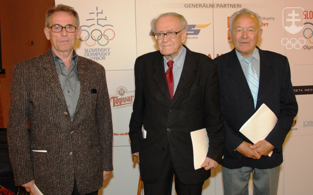 Trojica významných osobností, ktoré boli v roku 2007 prijaté za čestných členov Slovenského olympijského výboru - zľava profesor Ivan Macák, profesor Pavol Handzo a docent Ladislav Čepčiansky.