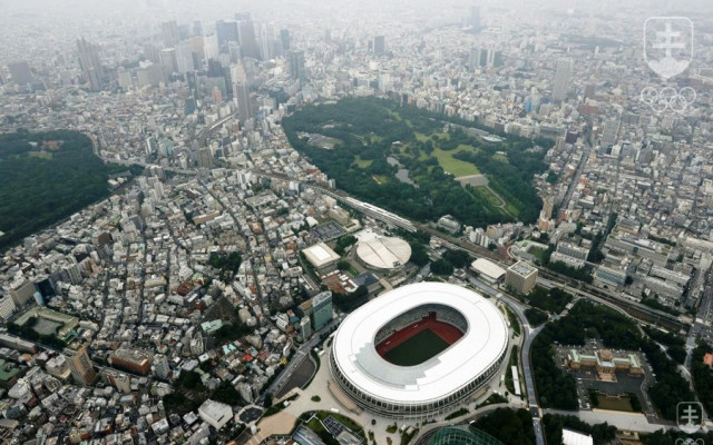 Letecký pohľad na časť Tokia, ktorej dominuje Národný štadión - dejisko otváracieho i záverečného ceremoniálu, aj atletických súťaží OH 2020.