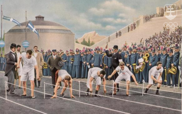 Momentka zo štartu behu na 100 m. Súťaže OH 1896 v Aténach odštartovali rozbehmi práve v tejto disciplíne.
