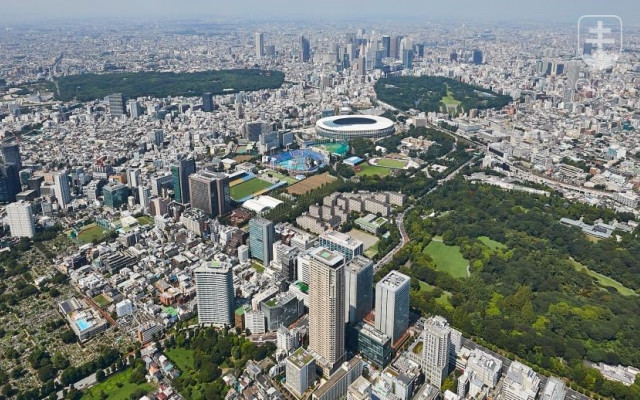 Panoráma časti Tokia s Národným štadiónom.