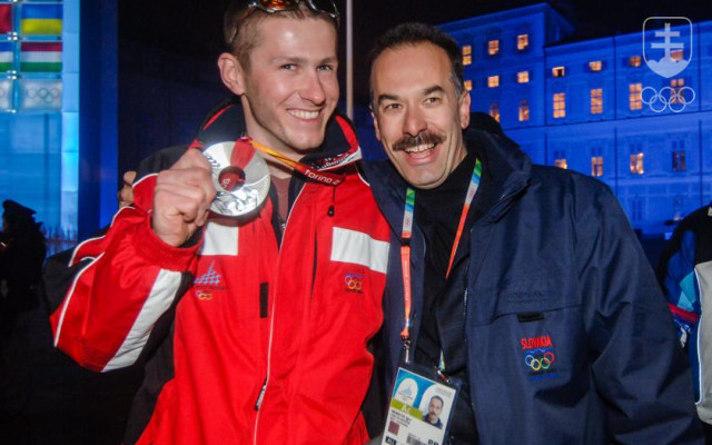 Igor Nemeček sa na ZOH 2006 v Turíne ako vedúci našej výpravy tešil z historicky prvej medaily samostatného Slovenska na zimných olympijských hrách, ktorú získal snoubordista Radoslav Židek.