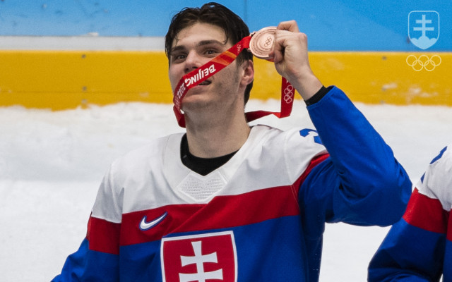 Juraj Slafkovský s bronzovou medailou