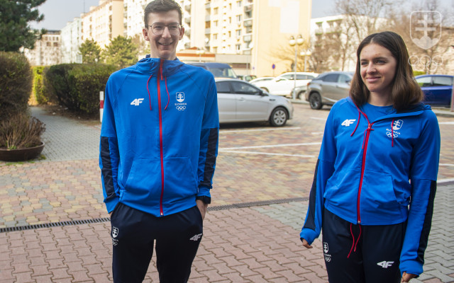 Juniorskí reprezentanti SR v behu na lyžiach Marko Havran a Veronika Bukasová pred odchodom na Európsky olympijský festival mládeže vo fínskom Vuokatti.