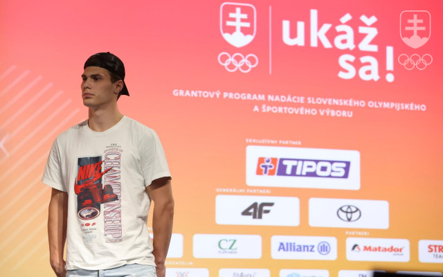 Ambasádor tohtoročného programu "Ukáž sa!", hokejista Juraj Slafkovský.