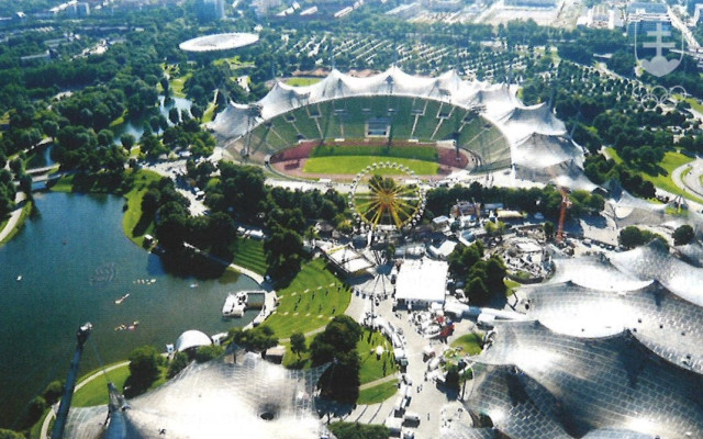 Mníchovský Olympijský park s unikátnym prekrytím viacerých športovísk sa v roku 1972 stal senzáciou a dodnes je obľúbeným miestom turistických návštev.