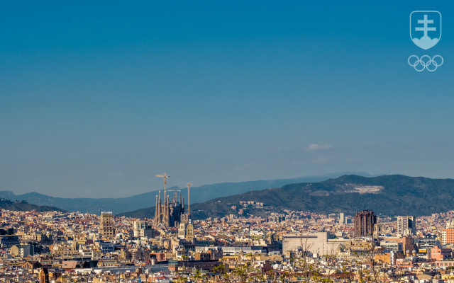Pohľad na Barcelonu z vrchu Montjuic, na ktorom bolo viacero olympijských športovísk.