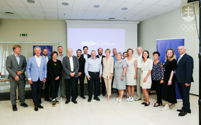 Účastníci prvého regionálneho seminára iniciovaného Európskymi olympijskými akadémiami (EOA) v rámci stratégie rozvoja v Klaipede. 