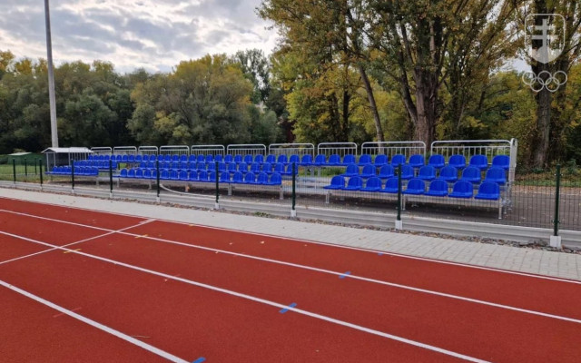 Nová tribúna na atletickom štadióne UMB v Banskej Bystrici.