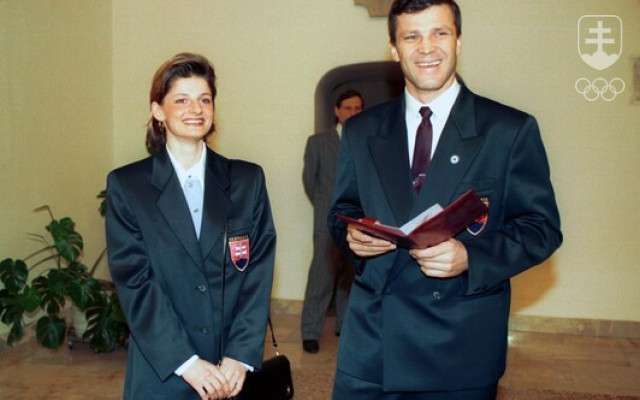 Prvá olympijská účasť slovenskej výpravy pod piatimi kruhmi bola na ZOH 1994 v Lillehammeri. Sľub výpravy skladali biatlonistka Martina Jašicová a hokejista Peter Šťastný.