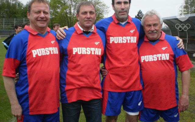 V roku 2014 sa pri futbalovom zápase v Selciach stretli (zľava) Pavel Ploc, Jiří Parma, Martin Švagerko a Karel Kodejška.