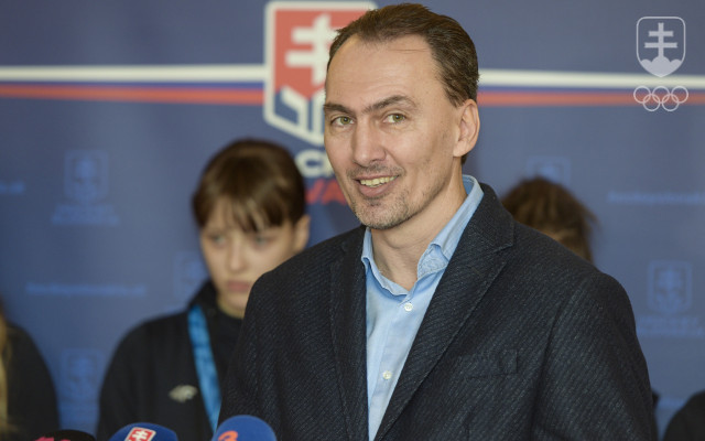 Miroslav Šatan počas privítania hokejistiek po striebornom úspechu v Bratislave. 