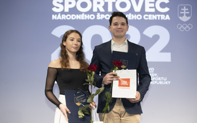 lukostrelci Kristína Drusková a Daniel Medveczky počas slávnostného oceňovania Športovec Národného športového centra 2022