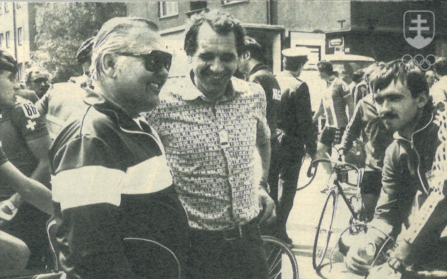 Na fotografii z Pretekov mieru 1985 tréner družstva ČSSR Kamil Haťapka, tréner Poliakov Ryszard Szurkowski (sám štvornásobný celkový víťaz PM) a jeho zverenec Lech Piasecki, ktorý v tom roku vyhral nielen Preteky mieru, ale aj majstrovstvá sveta. Zopakoval tak husársky kúsok svojho trénera z roku 1973.