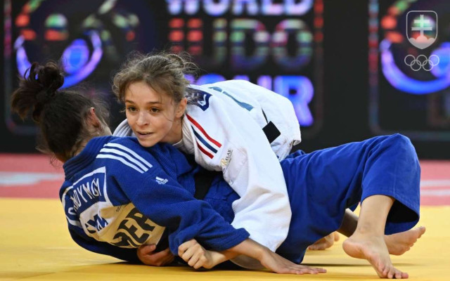 Patrícia Tománková v súboji Dilarou Kandymovou z Turkmenistanu vo štvrťfinále MS v Záhrebe.