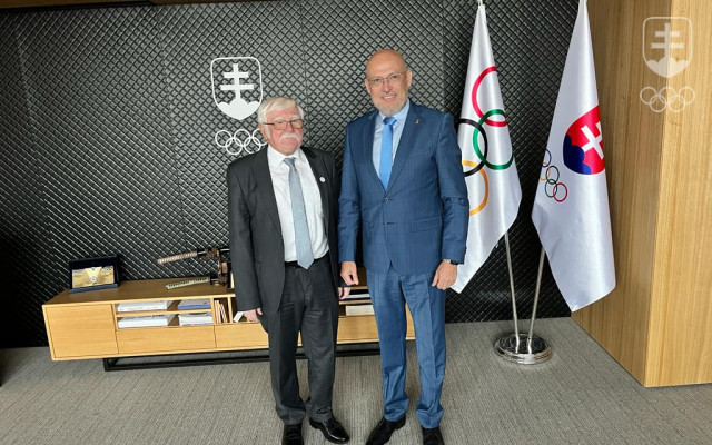Prezident SOŠV Anton Siekel (vpravo) s predsedom Jednoty dôchodcov Slovenska Michalom Kotianom.