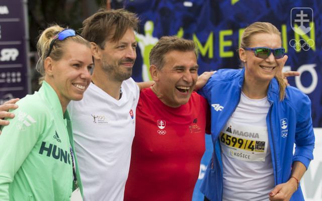 Členovia štafety V4 Olympians na Medzinárodnom maratóne mieru v Košiciach mali aj po dobehu veľmi dobrú náladu.