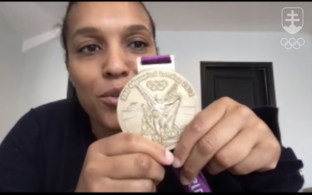 Bývalá úspešná francúzska džudistka Lucie Decosseová so zlatou olympijskou medailou z Londýna 2012.