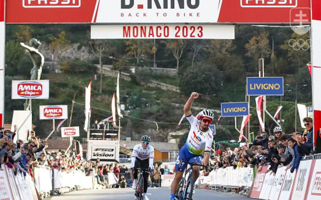 Víťazné gesto Petra Sagana na Beking v Monaku.