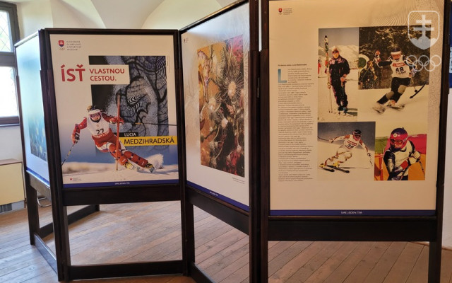 Na výstave v Kremnici, ktorú tvoria v sobotu 18. júna, sa kombinujú fotografie z lyžiarskej kariéry Lucie Medzihradskej s jej dielami.