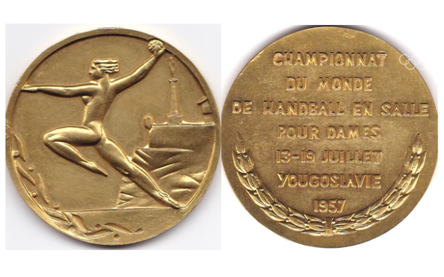Rub a líce zlatej medaily z MS hádzanárok v roku 1957.